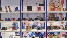 Smit Schoenen, Mijdrecht: Interieur schoenenzaak - 