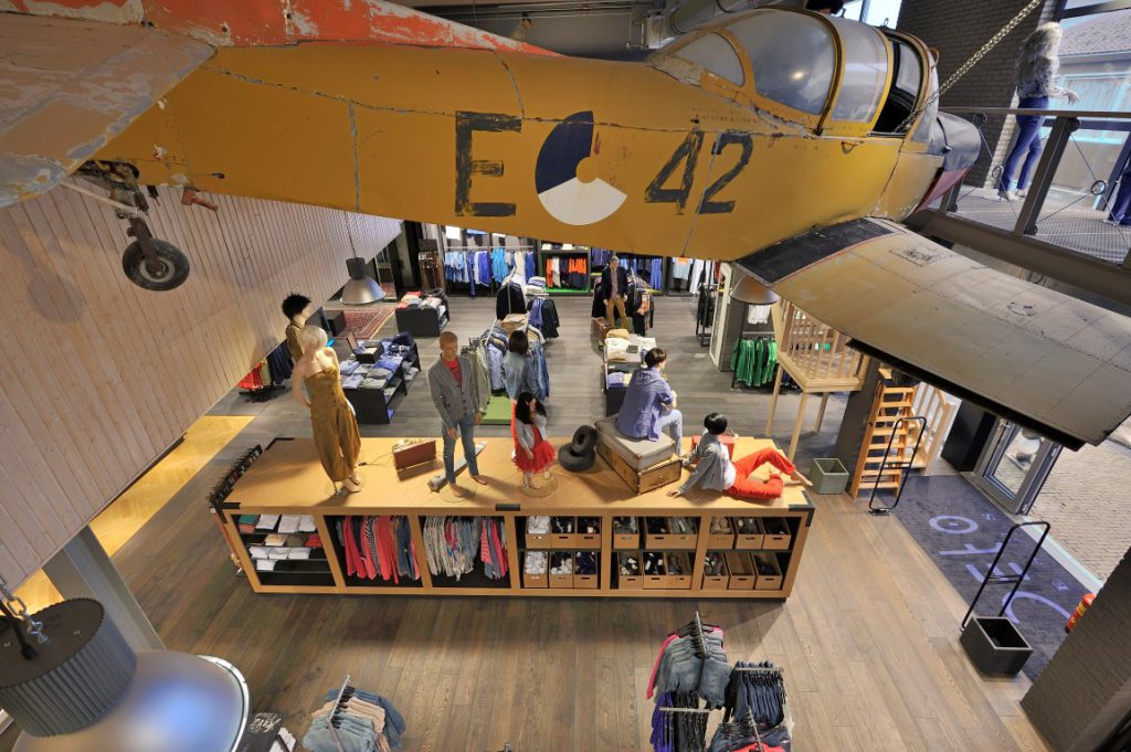 Deto Jeans, Axel: Ontwerp interieur modemall