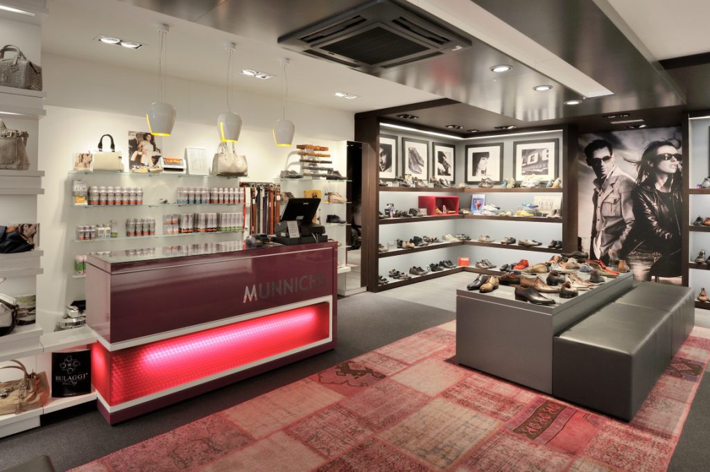 Munnichs Schoenen, NL : Winkelontwerpen en winkelinrichtingen