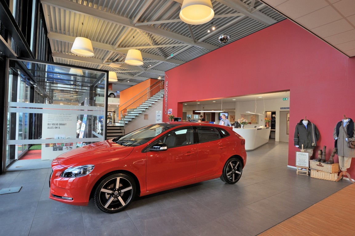 Volvo Broekhuis – Design auto showroom
