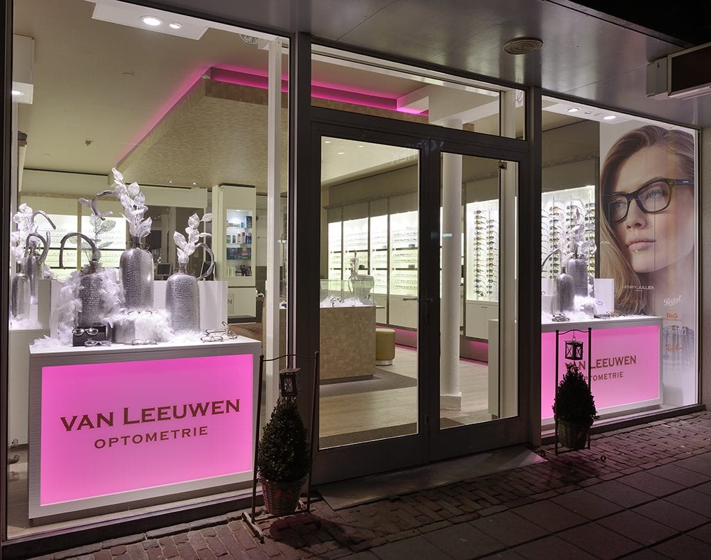 Van Leeuwen Optiek: Interieur optiekzaak