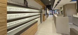 Ontwerp en inrichting door WSB interieurbouw Optiek Poelsma te Zeist: intérieur d'optique