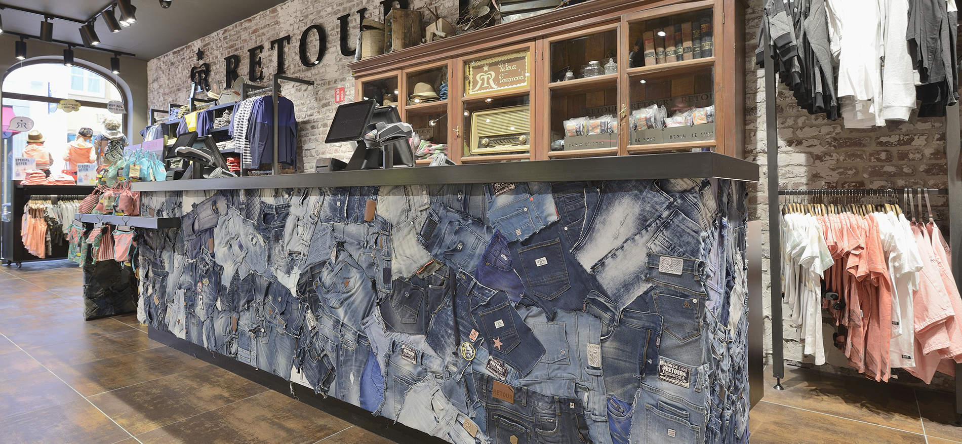 Concept Retour Jeans in Outletcentrum Roermond. - Mode