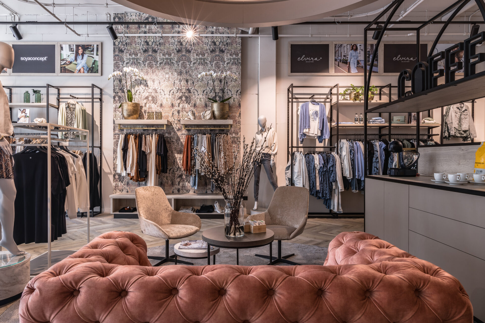 Design and realization interior fashion store by WSB Shopfitting