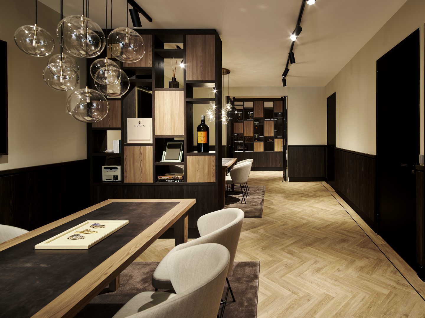 luxury chair jeweler shop WSB Shopfitting