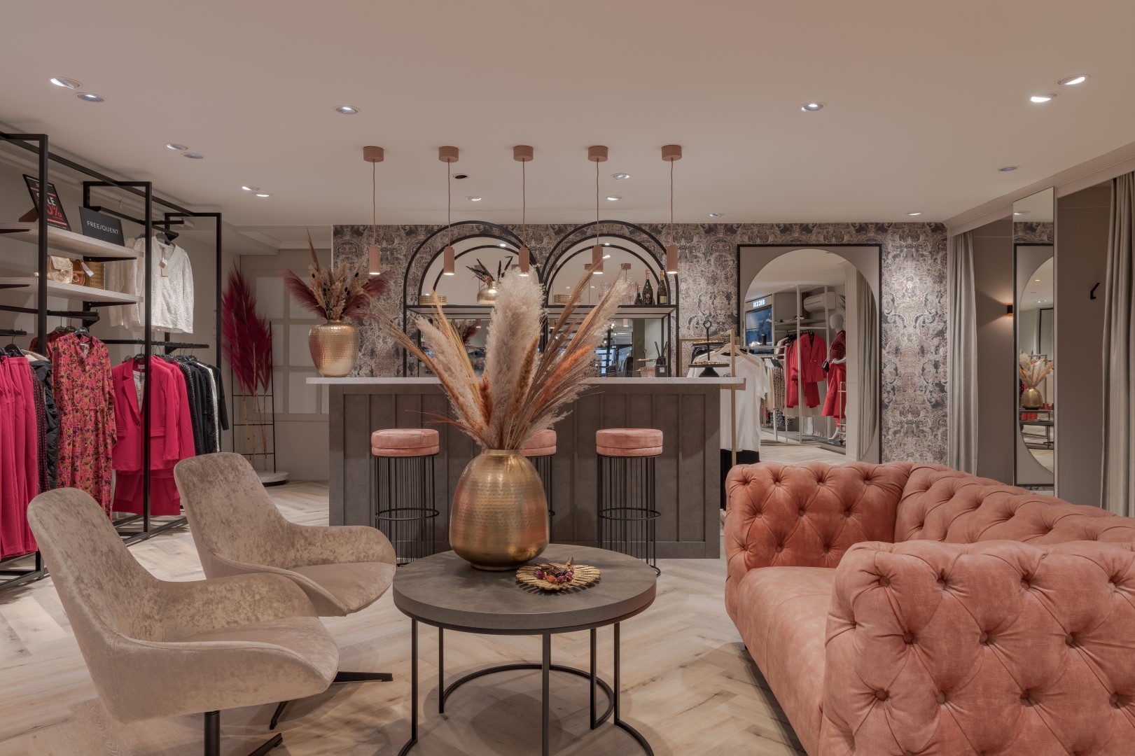 Lounge and bar in fashion store by WSB Shopfitting