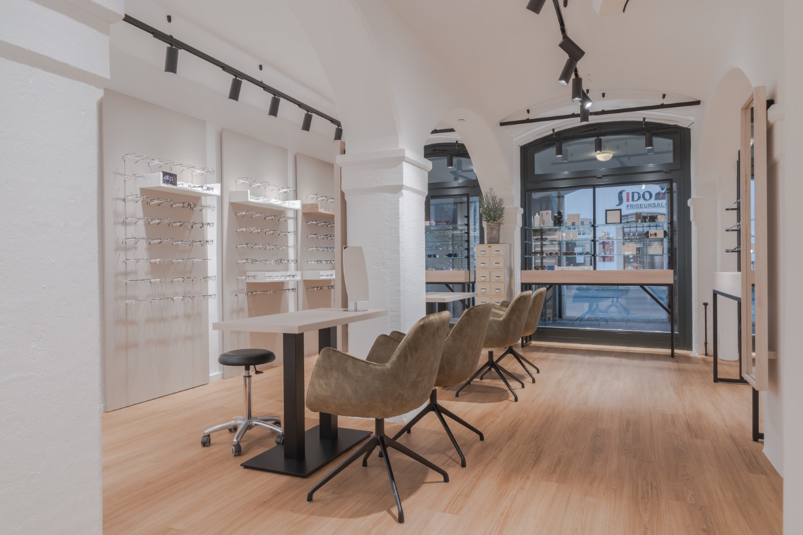 tailor-made optician furniture WSB Shopfitting