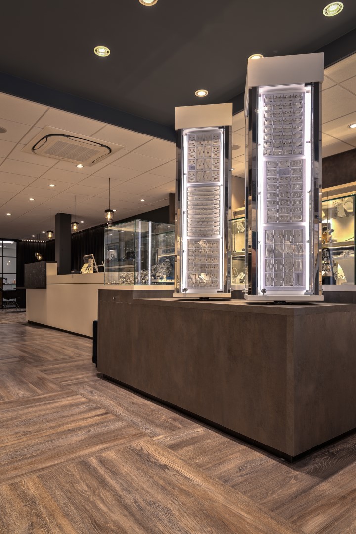 Showcases in the interior concept for the Zuyver jewelry store.