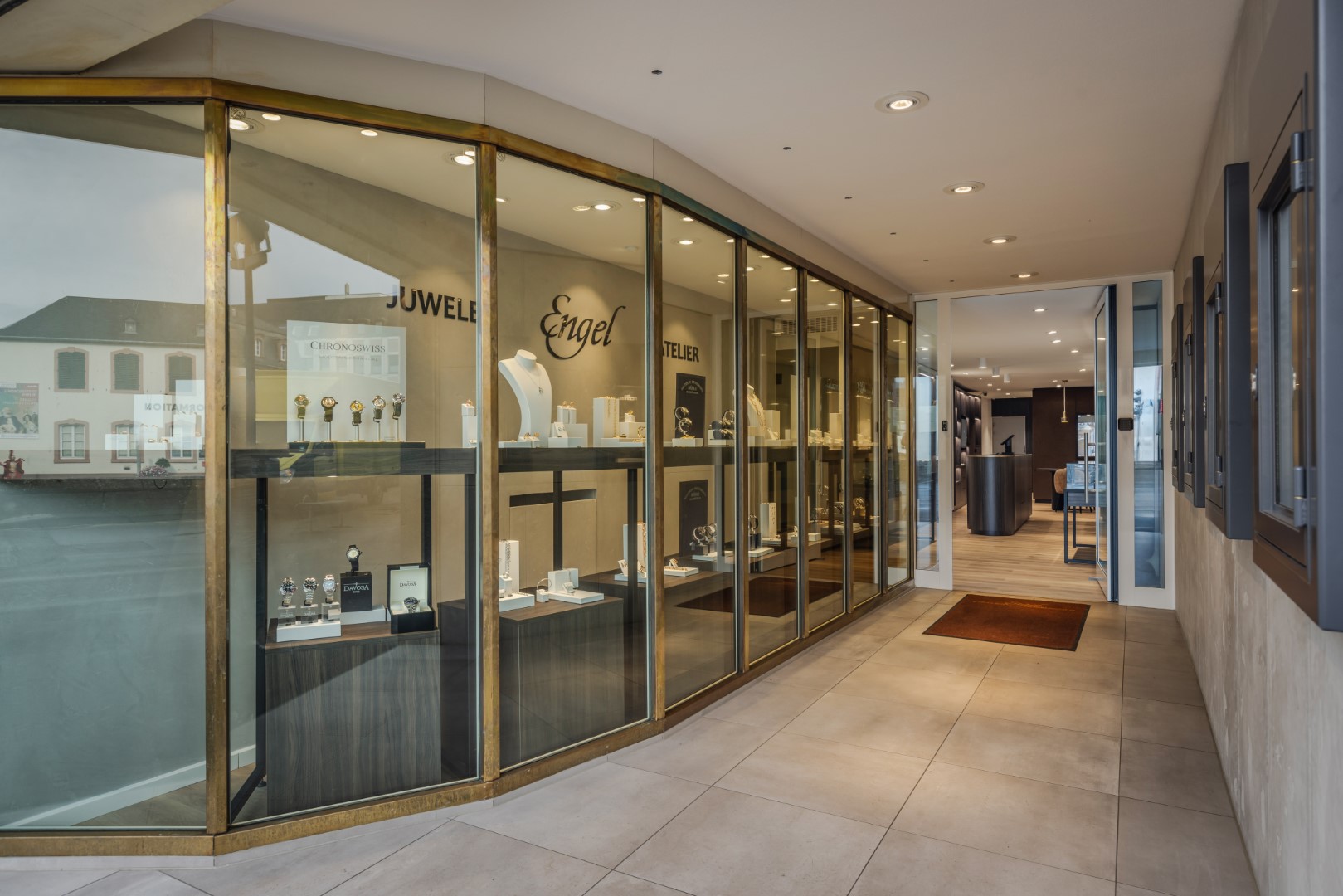 Shop window of Engel Juwelier with concrete and free-standing performance showcases.