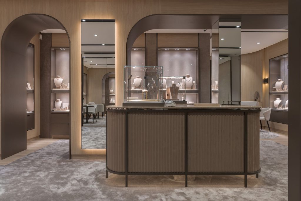 Luxury custom counter realized by WSB for the jeweler Maison Paillard