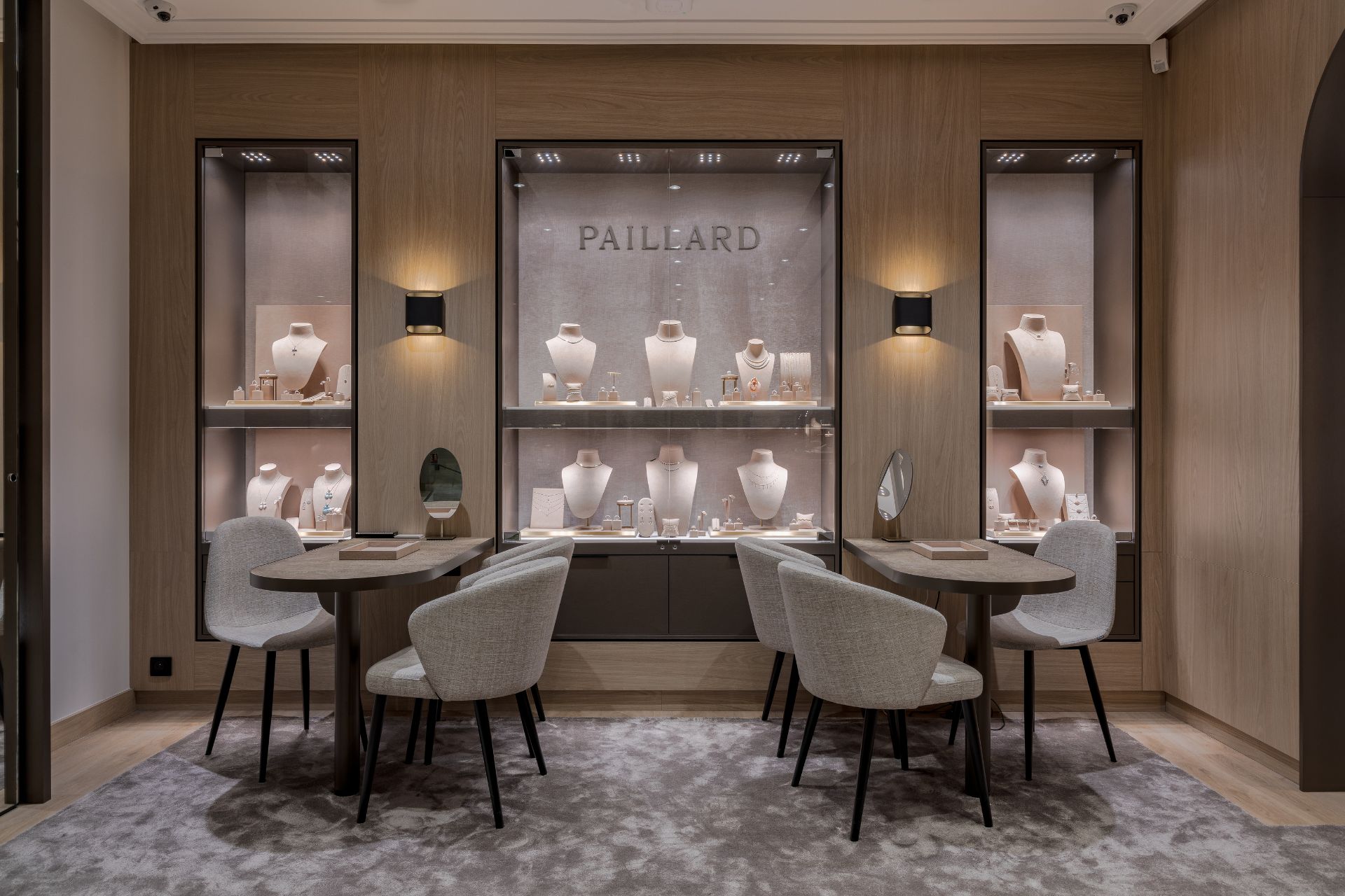 Stylish sales area for the jeweler Maison Paillard