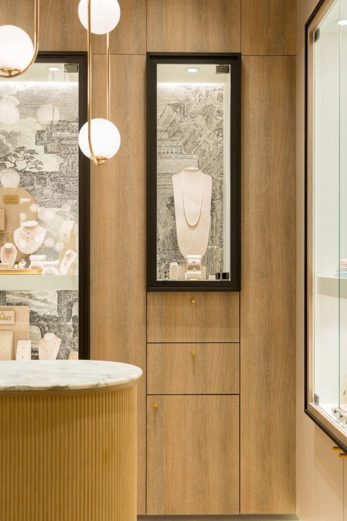 Maßgefertigte Schmuckvitrinen und stilvolles Design bei Claret Joaillerie