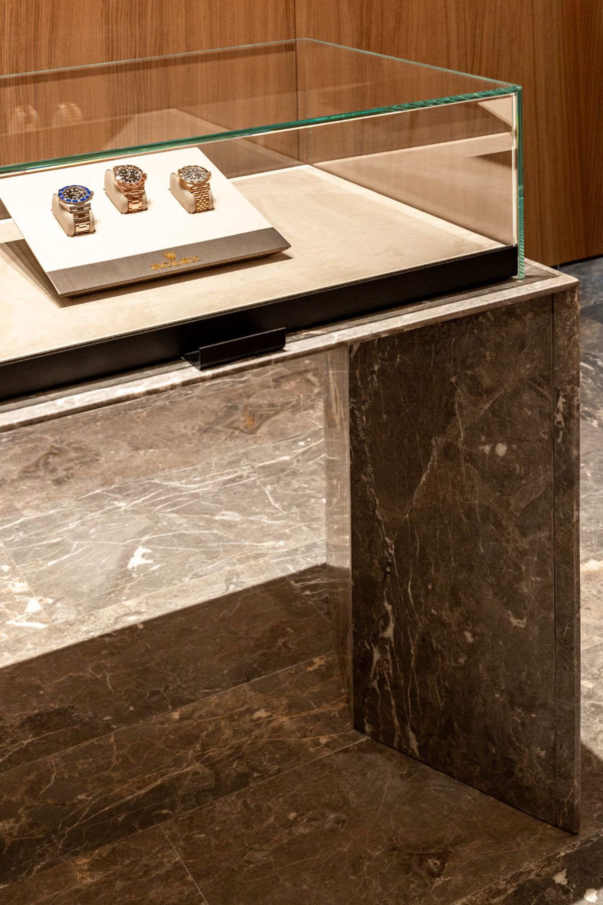 Exclusieve interieurontwerpen voor presentatie horloges Rolex.