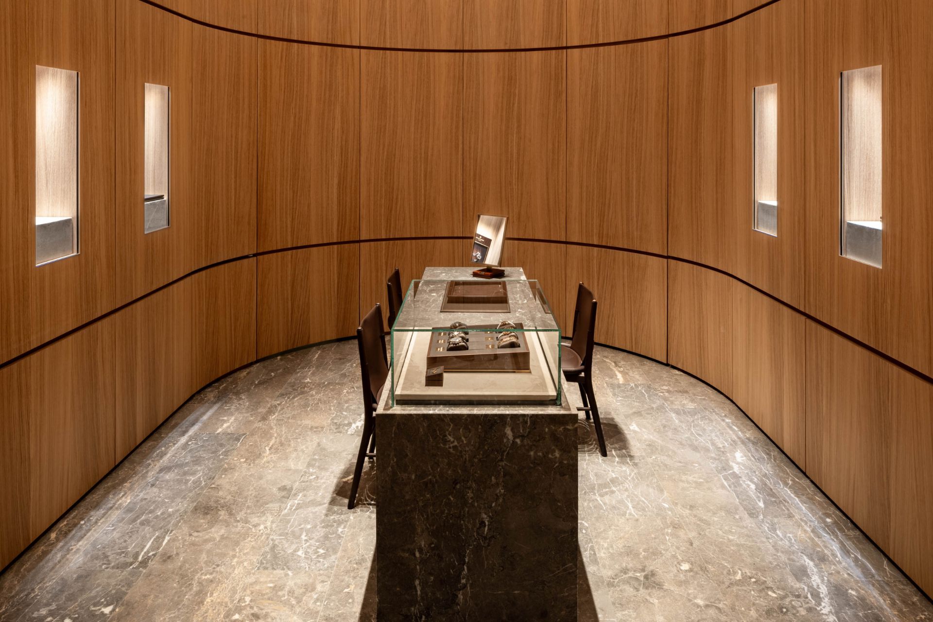 Luxe verkoophoek gerealiseerd door WSB Design voor Tensen Juweliers