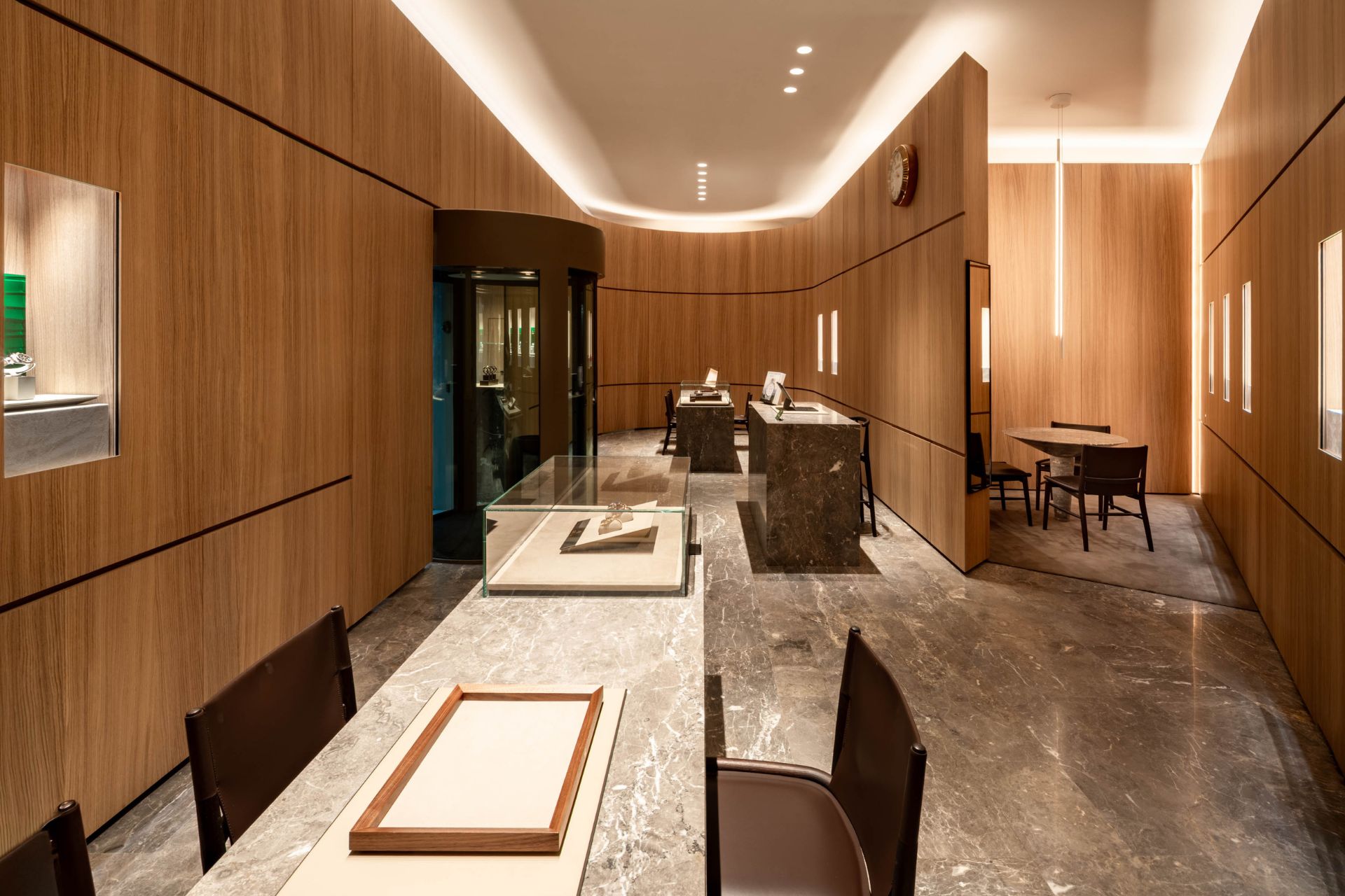 Tensen Juweliers Antwerpen interieur: ontwerp, retail en high-end kwaliteit.