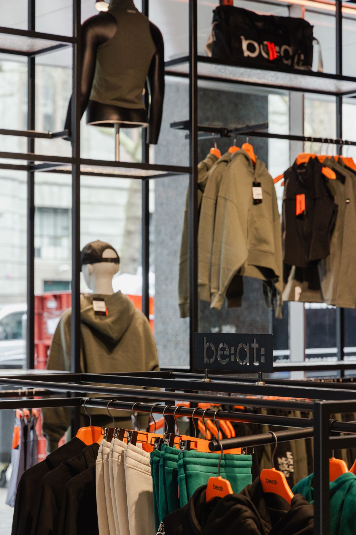 Aménagement intérieur sur mesure pour le magasin de sport BE:AT by DAKA.