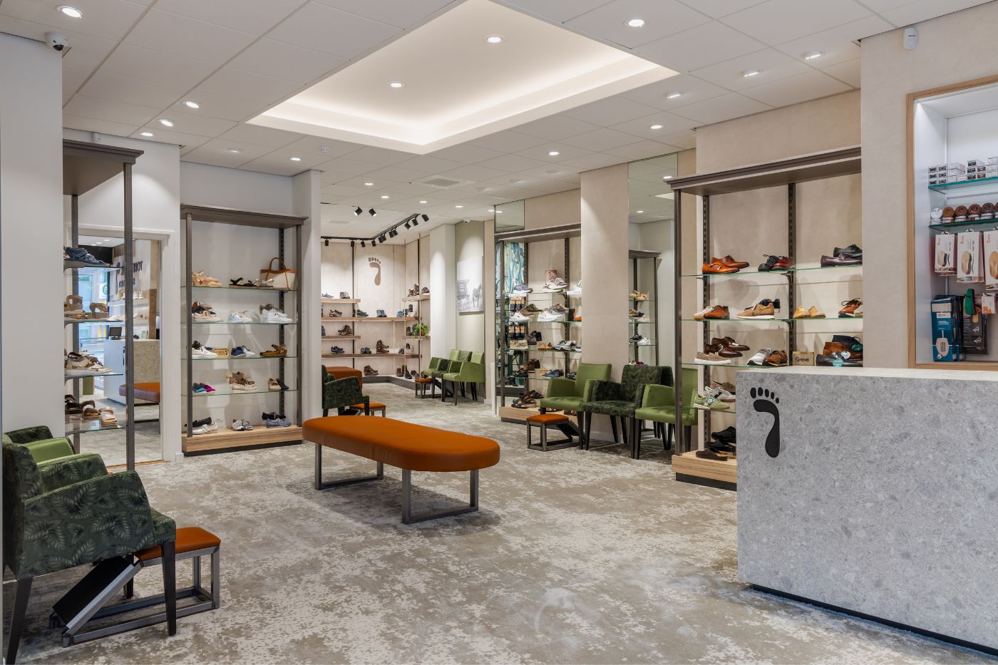 Erneuerte Ladeneinrichtung für Schuhgeschäft, realisiert von WSB Design für Torenbeek Schuhe
