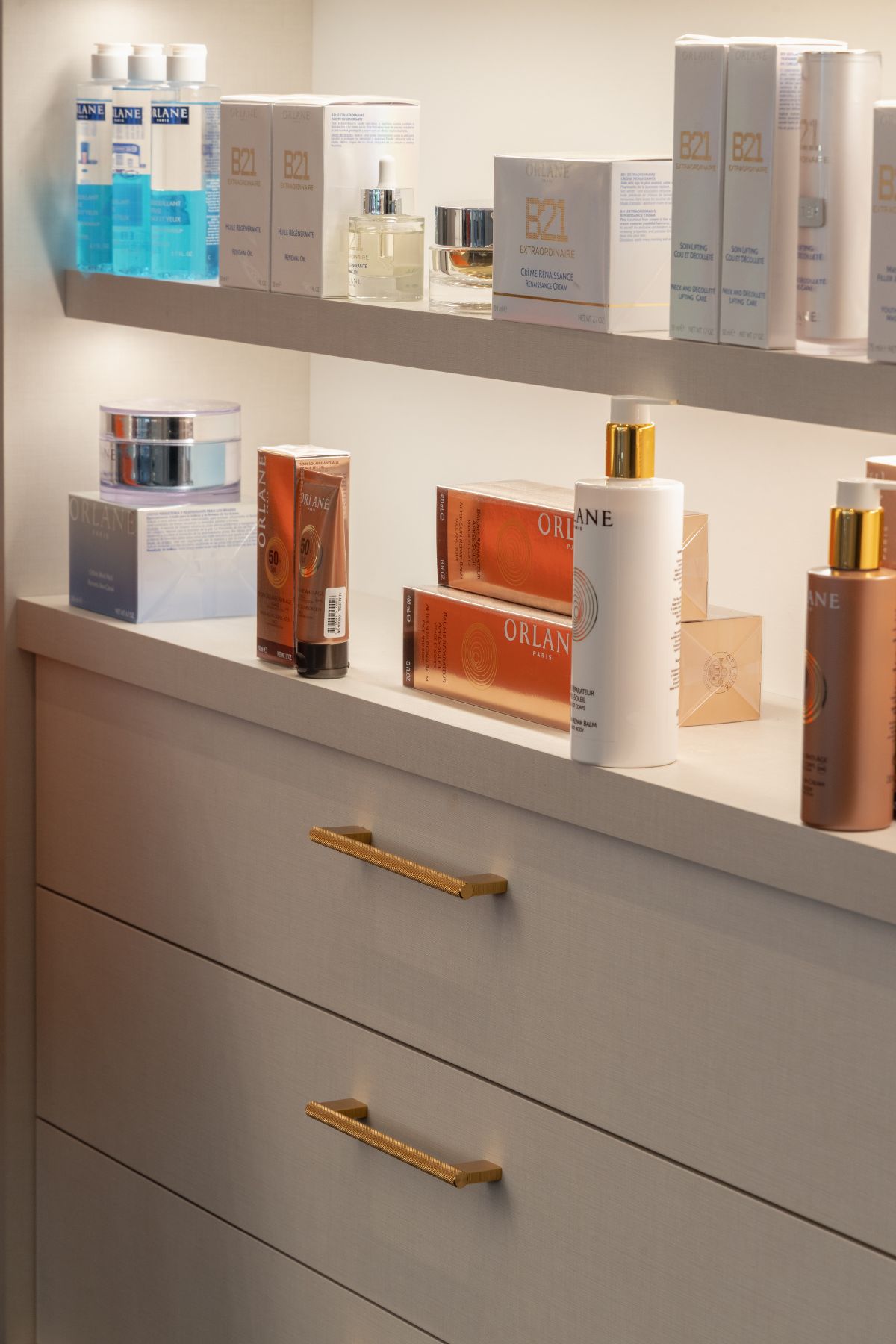 Detail van maatwerk kast voor Beauty Boutique & Salon By John in Blaricum