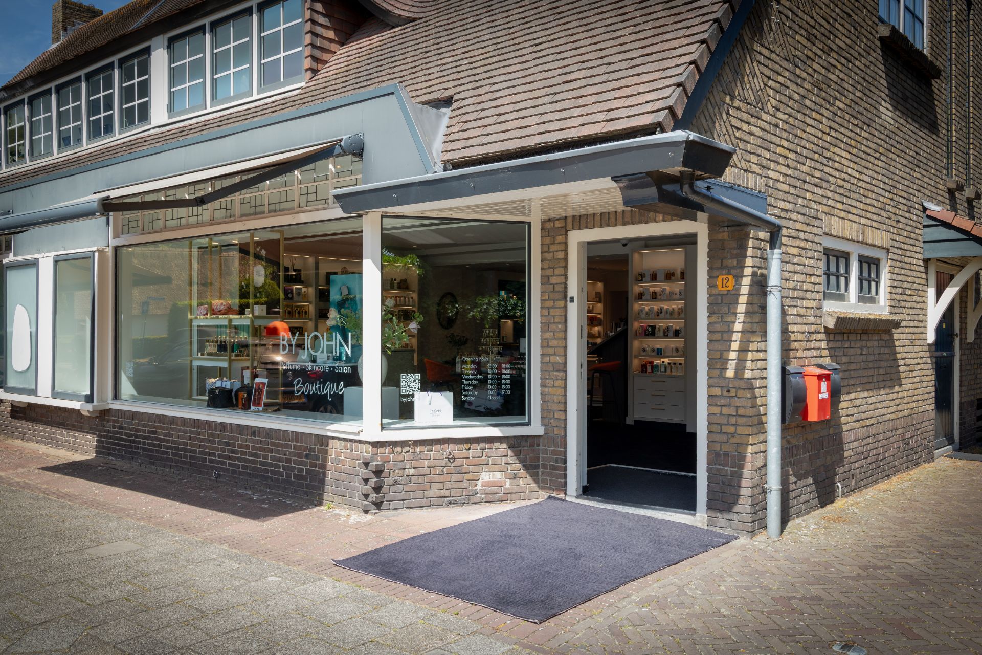 Cosmeticawinkel By John met vernieuwd interieur gerealiseerd door WSB Design