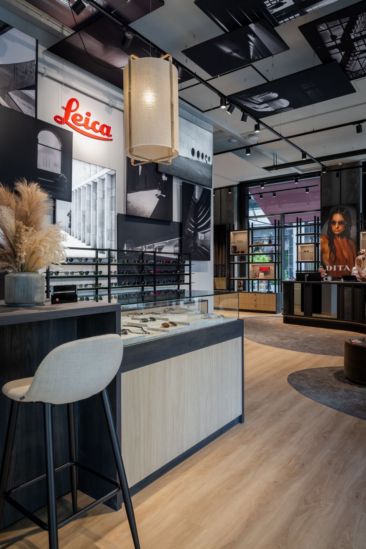 Interieurdesign met maatwerk presentaties voor Leica